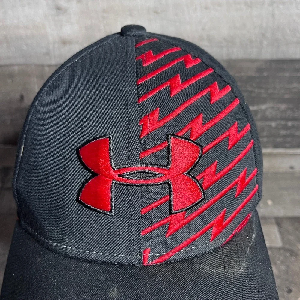 Under Armour Mens Black Red Lightning Bolt Logo Baseball Hat Cap Structured